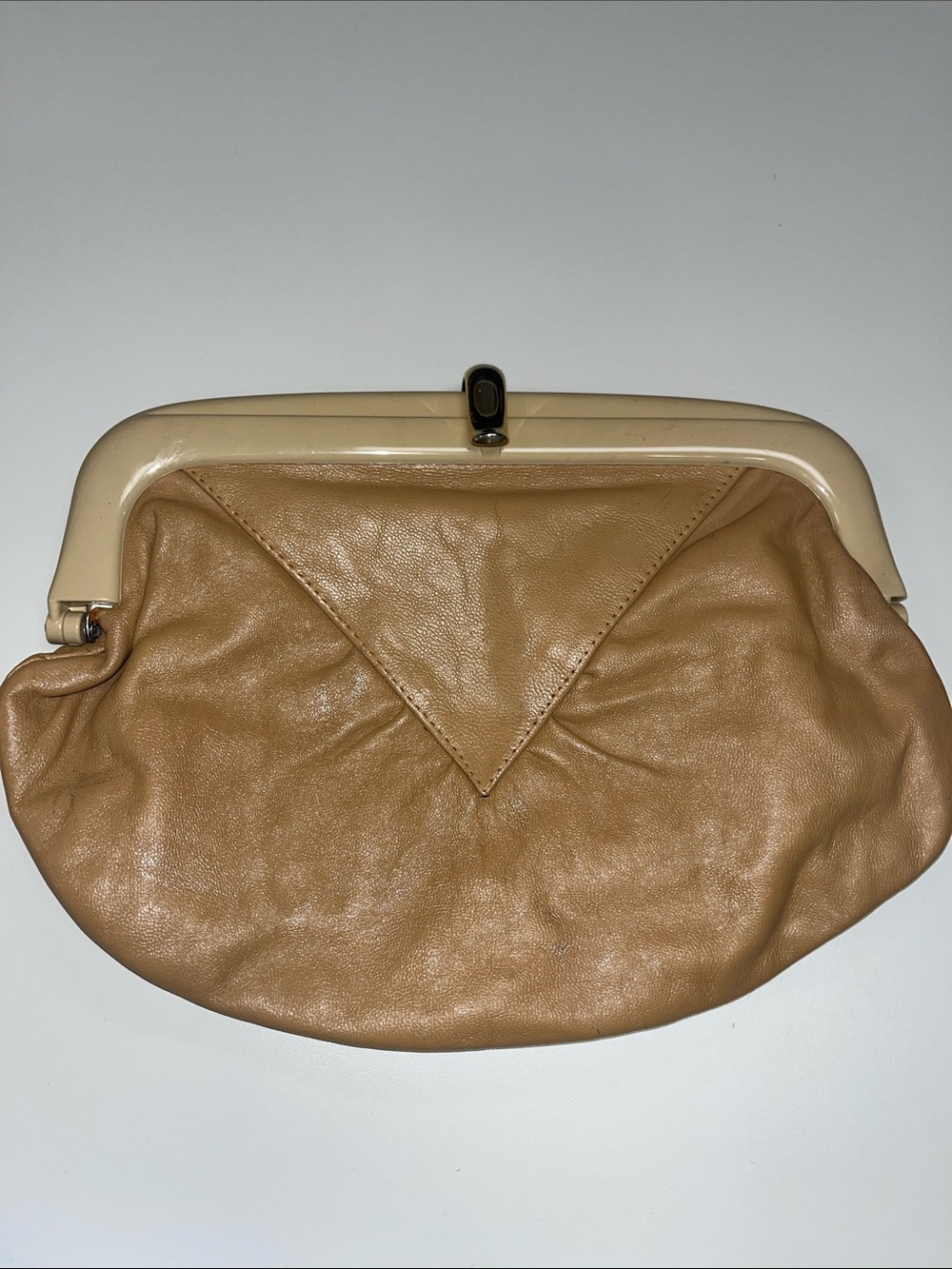 Source Unknown Tan Leather Plastic Frame Clutch with gold tone hardware